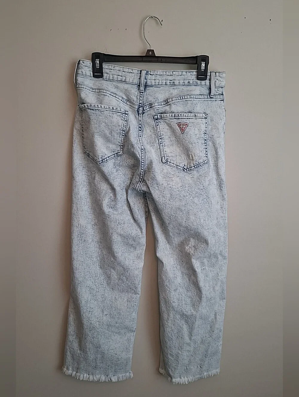 GUESS Womens Light Acid-Wash Straight Jeans - Light Gray Size 30